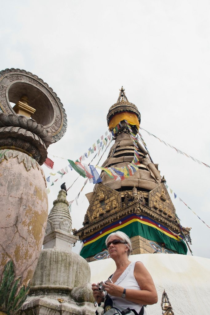 08-In the background the main stupa.jpg - In the background the main stupa